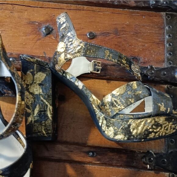 Anne Klein Gold Lalima  Rose Brocade Sandals - Picture 3 of 15